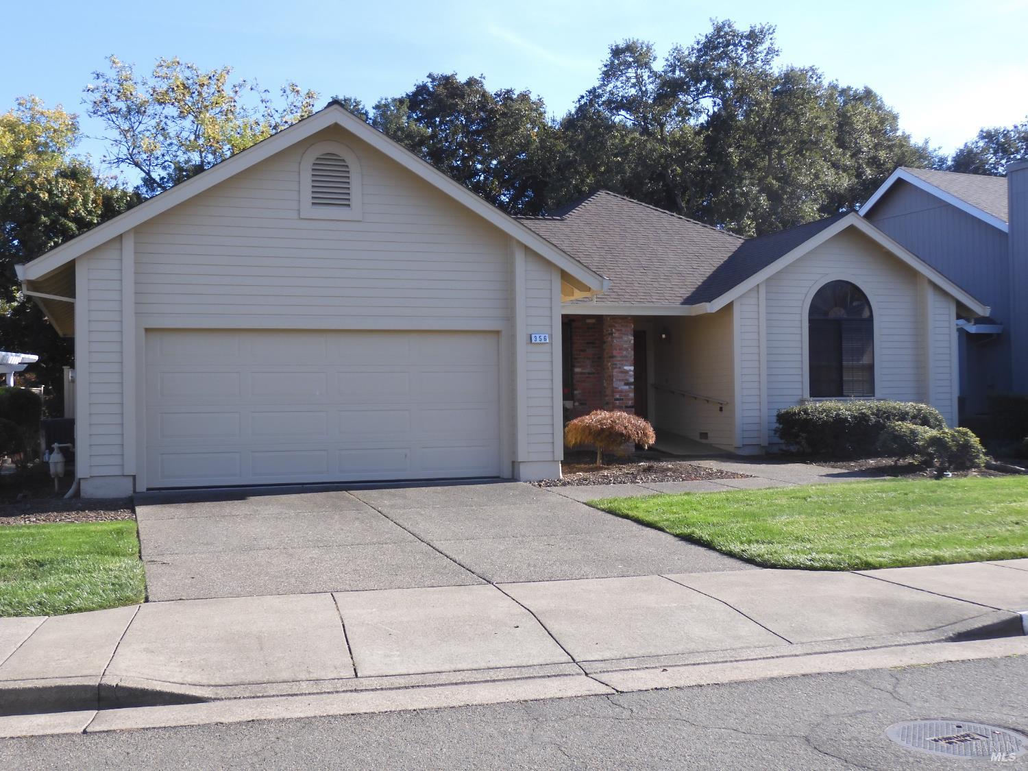 Detail Gallery Image 2 of 36 For 356 Singing Brook Cir, Santa Rosa,  CA 95409 - 2 Beds | 2 Baths
