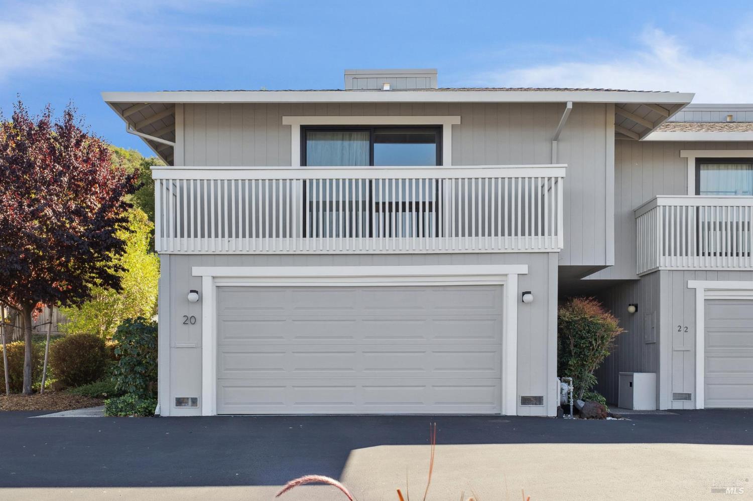 Detail Gallery Image 2 of 41 For 20 Woodoaks Dr, San Rafael,  CA 94903 - 3 Beds | 2/1 Baths