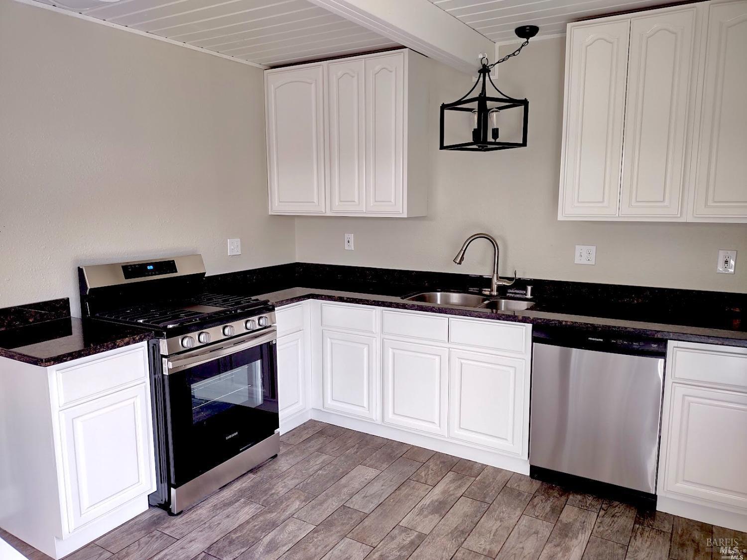 Detail Gallery Image 3 of 12 For 469 La Jolla St, Vallejo,  CA 94591 - 3 Beds | 1 Baths