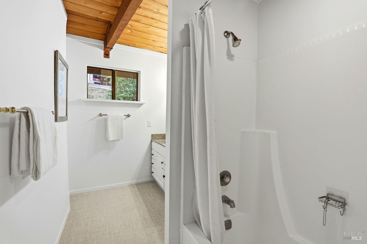 Detail Gallery Image 17 of 33 For 50 Oak Ave, Novato,  CA 94945 - 3 Beds | 2 Baths