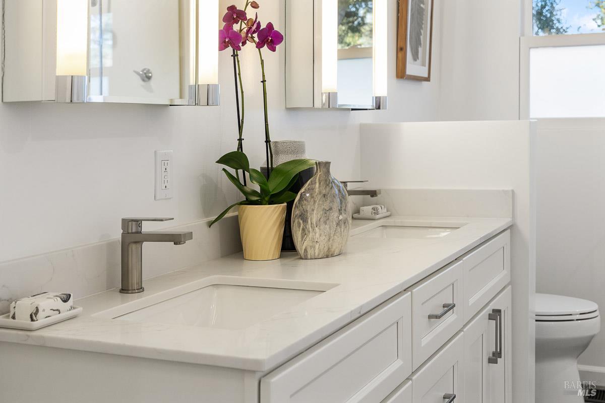 Detail Gallery Image 39 of 56 For 41 Vine Ave, Point Richmond,  CA 94801 - 2 Beds | 2/1 Baths