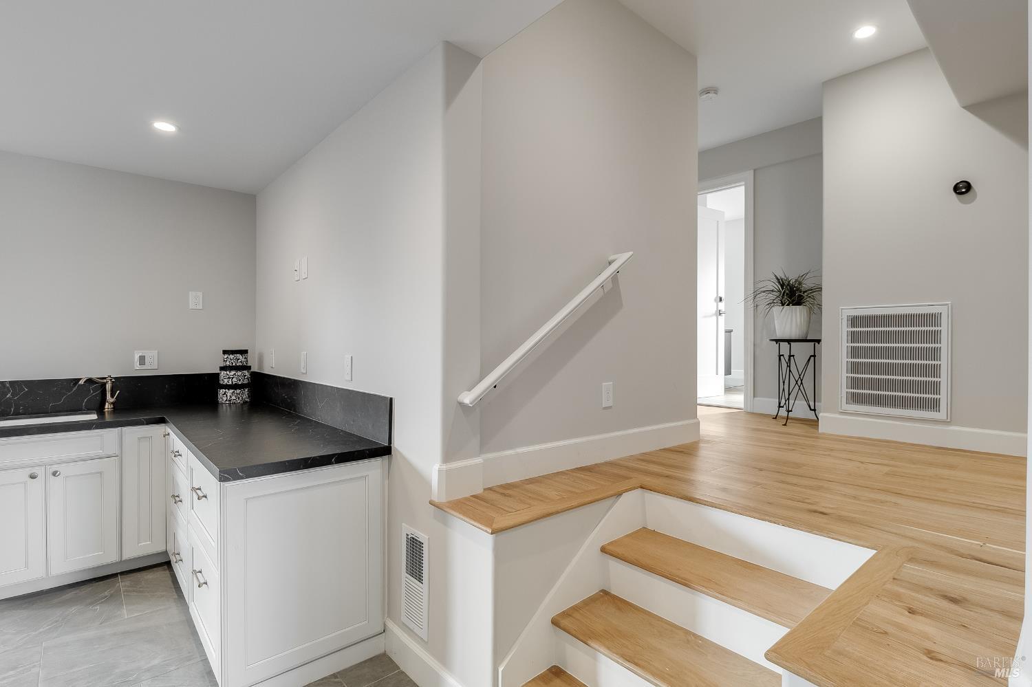 Detail Gallery Image 13 of 53 For 1185 W K St, Benicia,  CA 94510 - 4 Beds | 4 Baths