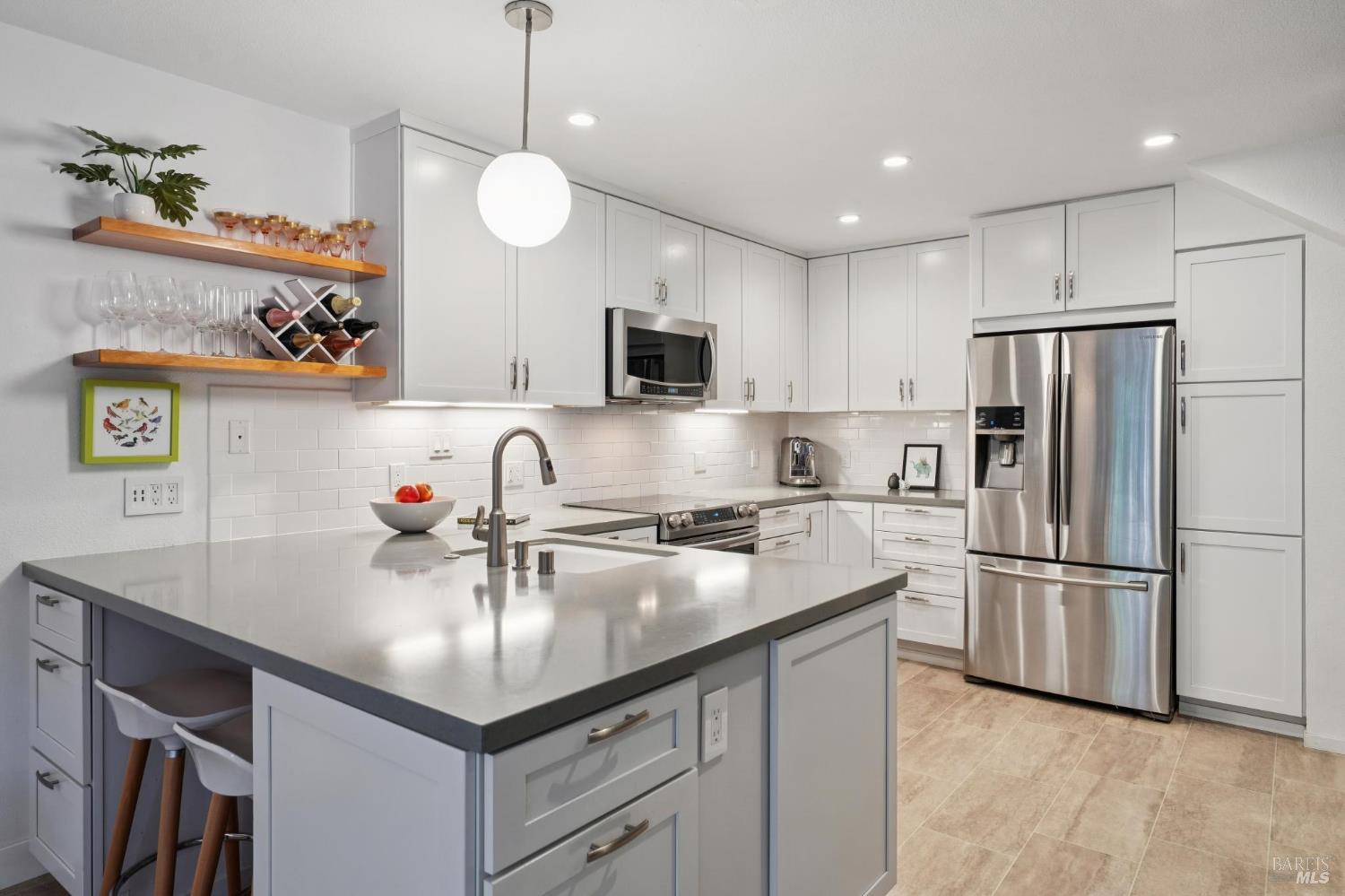 Detail Gallery Image 14 of 41 For 20 Woodoaks Dr, San Rafael,  CA 94903 - 3 Beds | 2/1 Baths