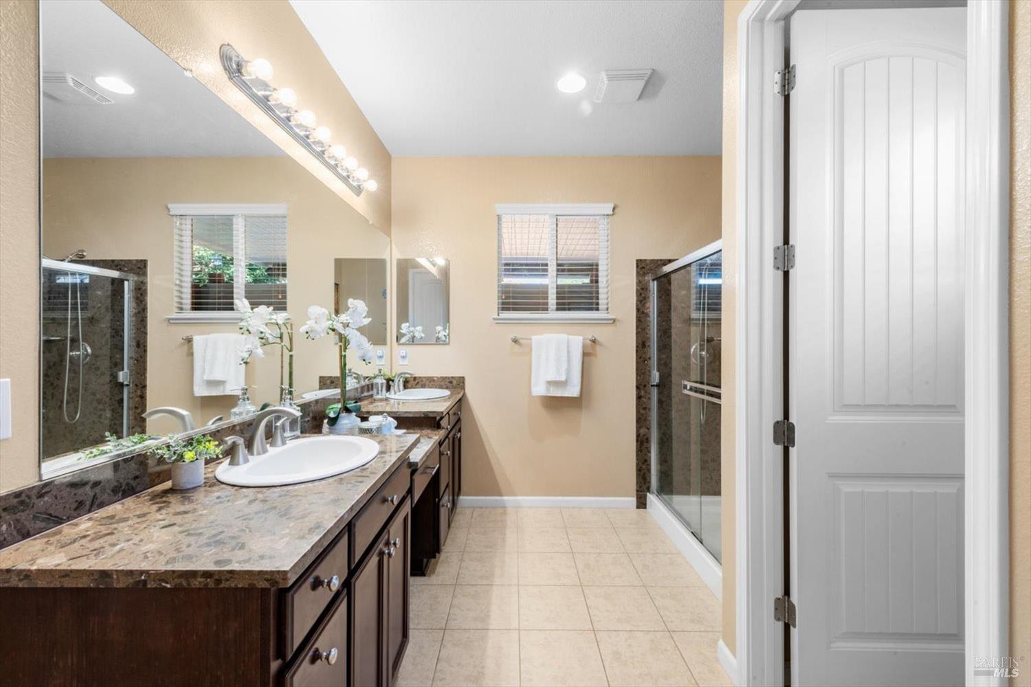 Detail Gallery Image 33 of 72 For 829 Embassy Cir, Vacaville,  CA 95688 - 3 Beds | 2 Baths