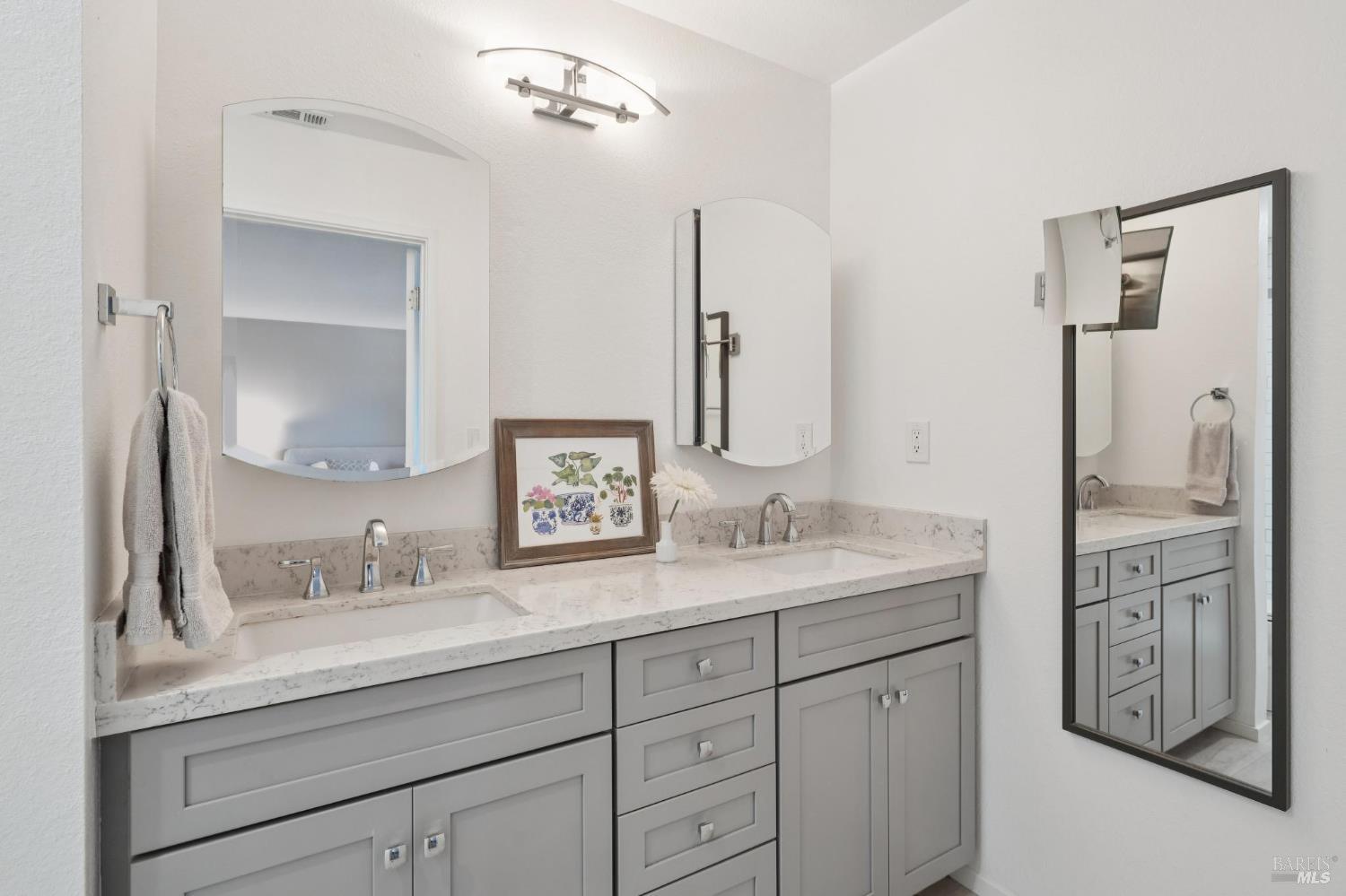 Detail Gallery Image 33 of 41 For 20 Woodoaks Dr, San Rafael,  CA 94903 - 3 Beds | 2/1 Baths
