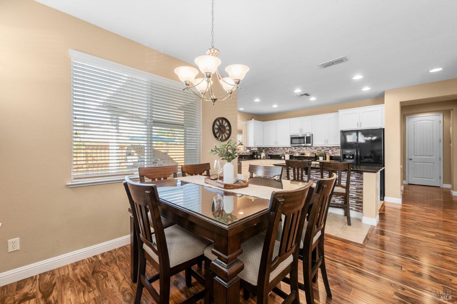 Detail Gallery Image 16 of 72 For 829 Embassy Cir, Vacaville,  CA 95688 - 3 Beds | 2 Baths