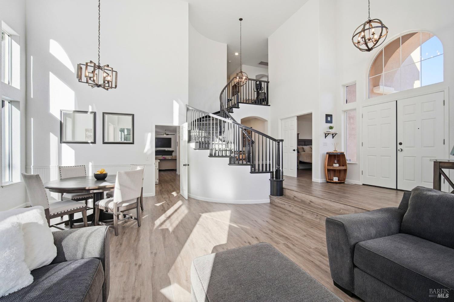 Detail Gallery Image 14 of 72 For 116 Yulupa Cir, Santa Rosa,  CA 95405 - 4 Beds | 3/1 Baths