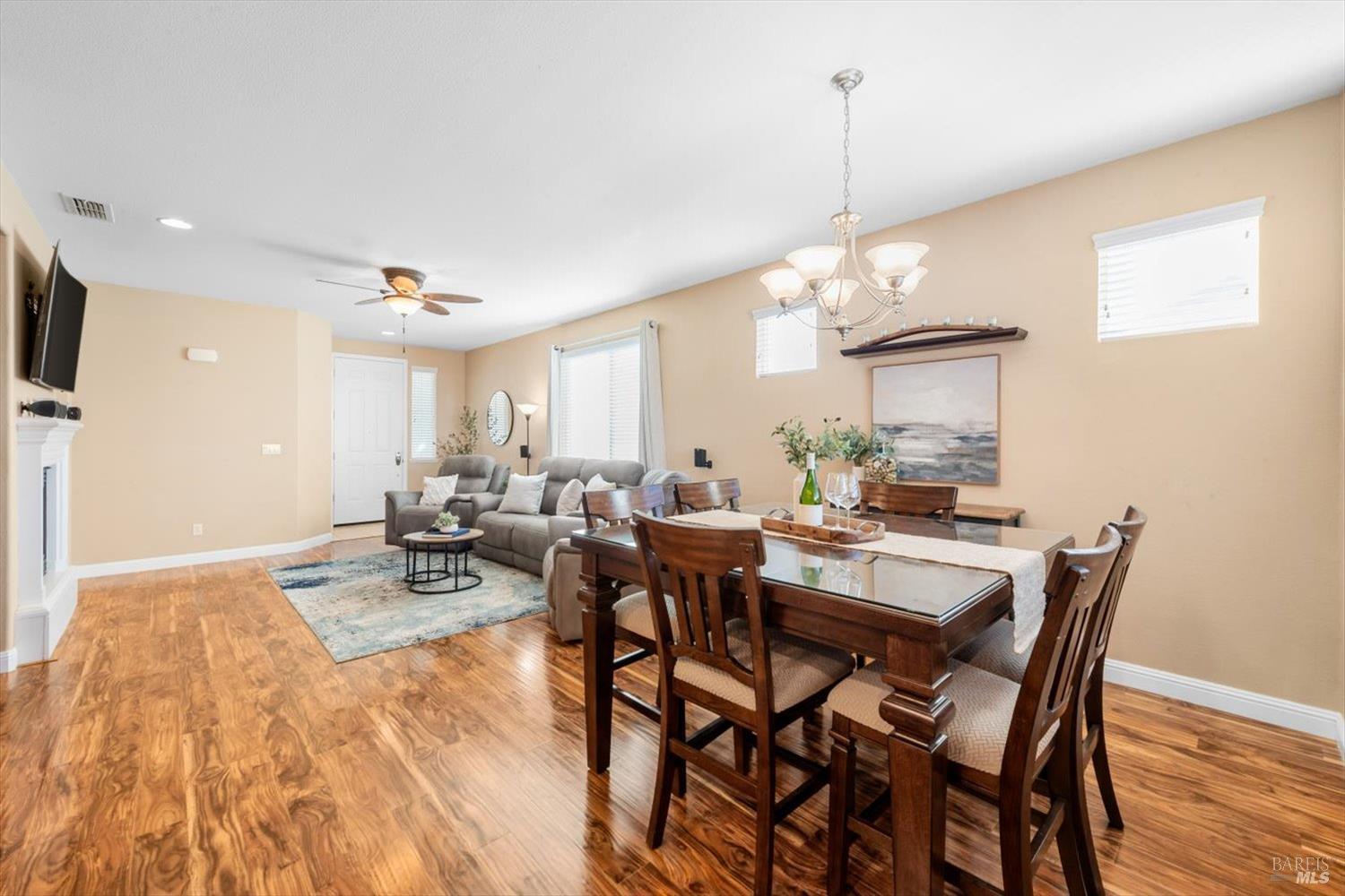 Detail Gallery Image 14 of 72 For 829 Embassy Cir, Vacaville,  CA 95688 - 3 Beds | 2 Baths