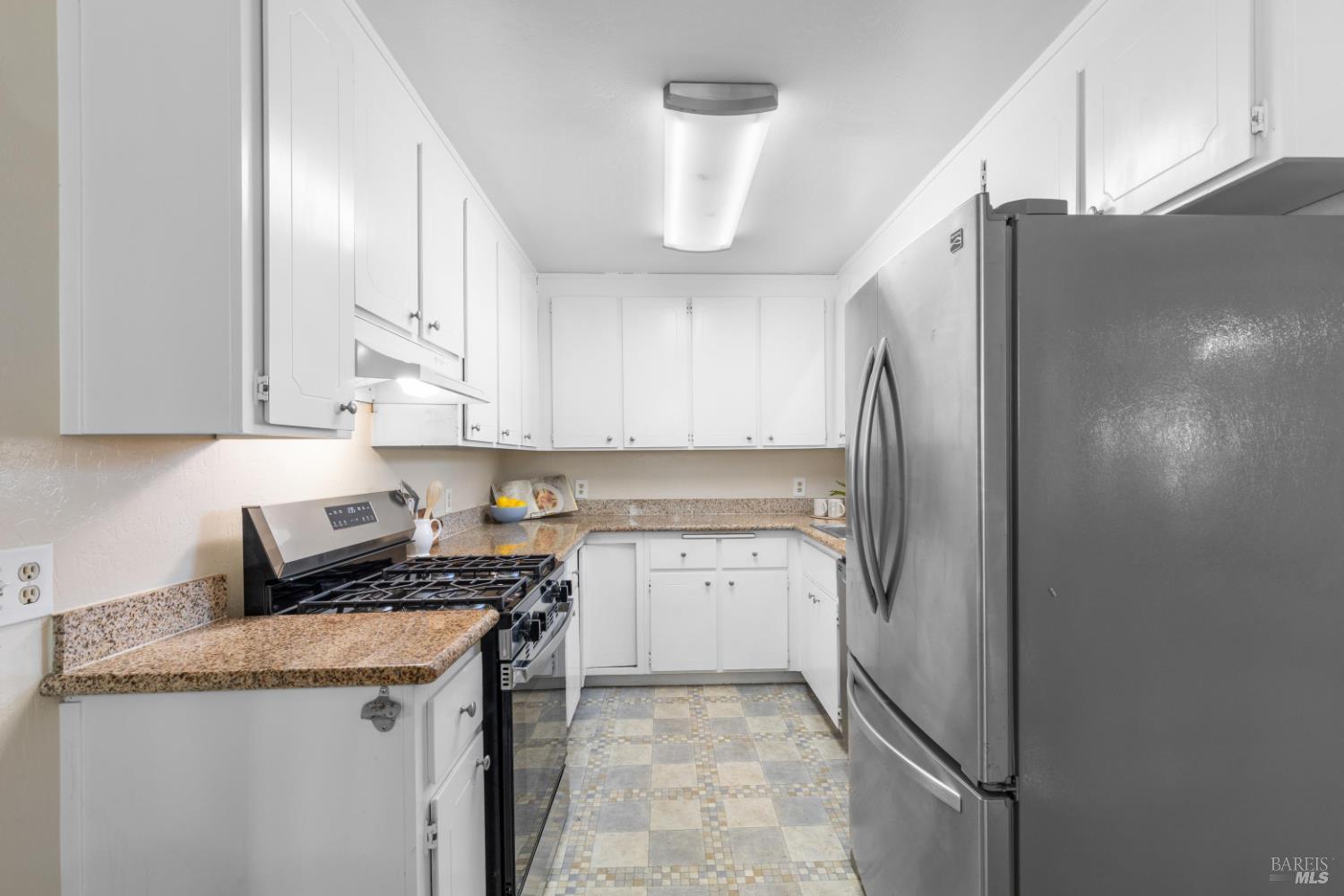 Detail Gallery Image 8 of 29 For 1412 Hawaii St, Fairfield,  CA 94533 - 3 Beds | 2 Baths