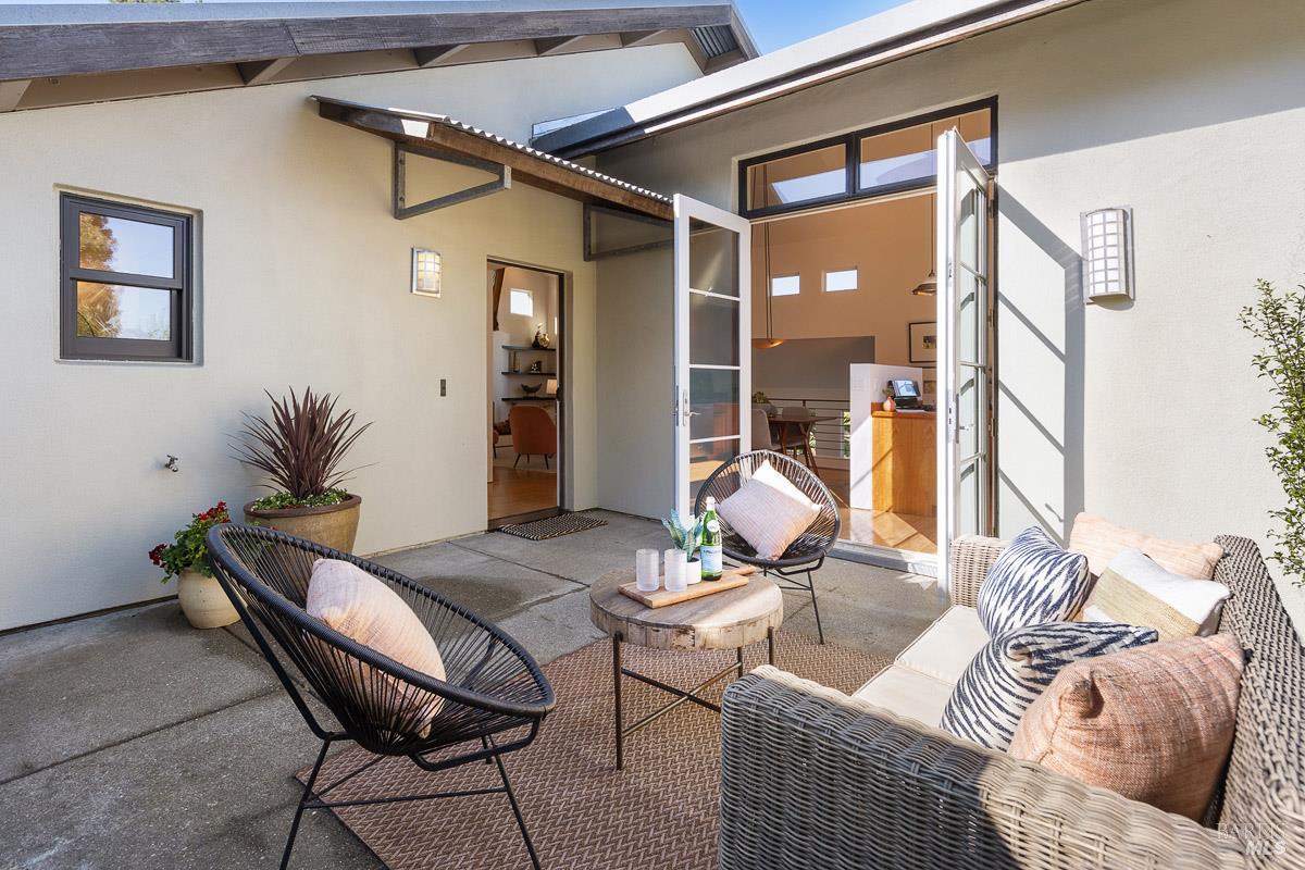 Detail Gallery Image 8 of 56 For 41 Vine Ave, Point Richmond,  CA 94801 - 2 Beds | 2/1 Baths