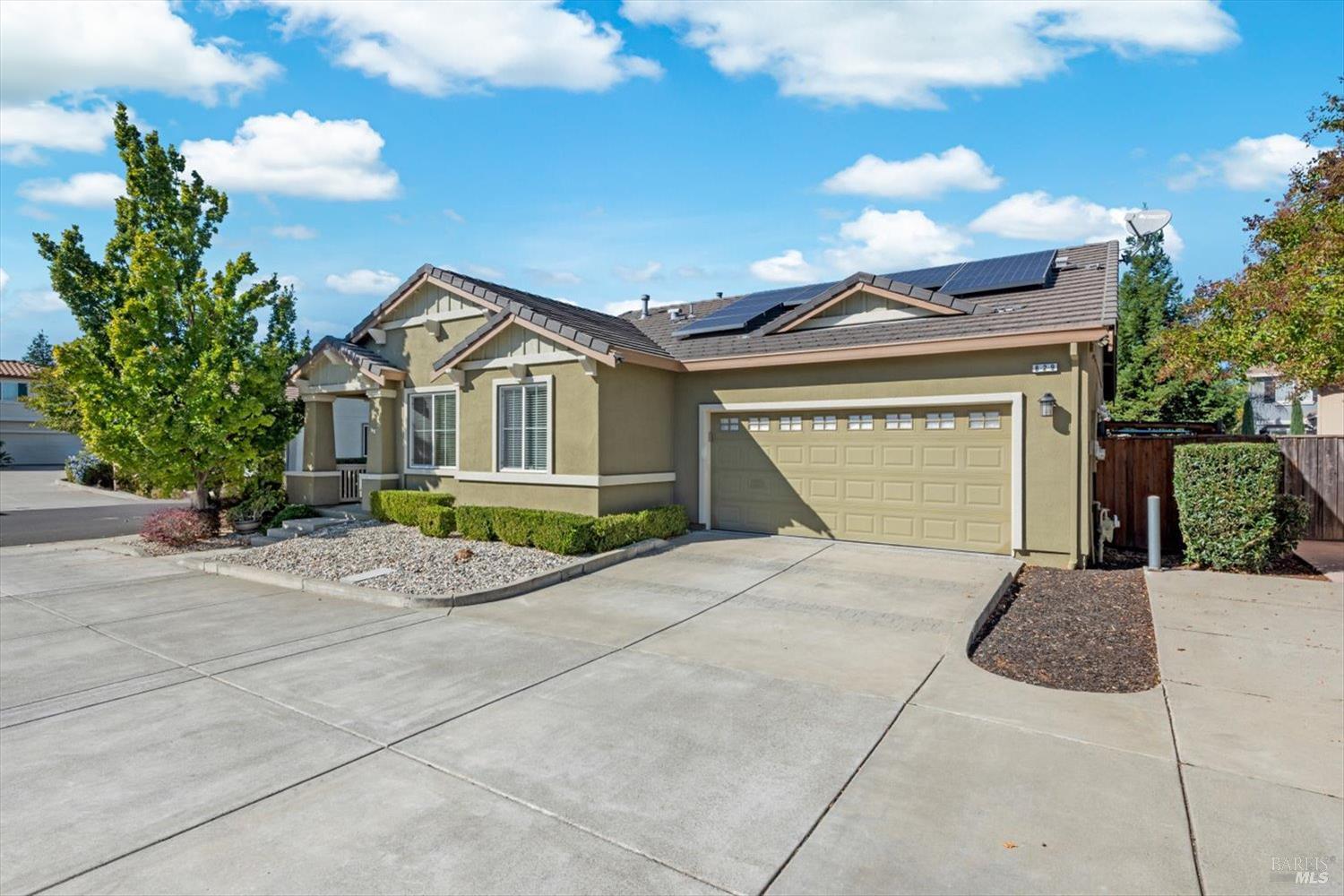 Detail Gallery Image 3 of 72 For 829 Embassy Cir, Vacaville,  CA 95688 - 3 Beds | 2 Baths