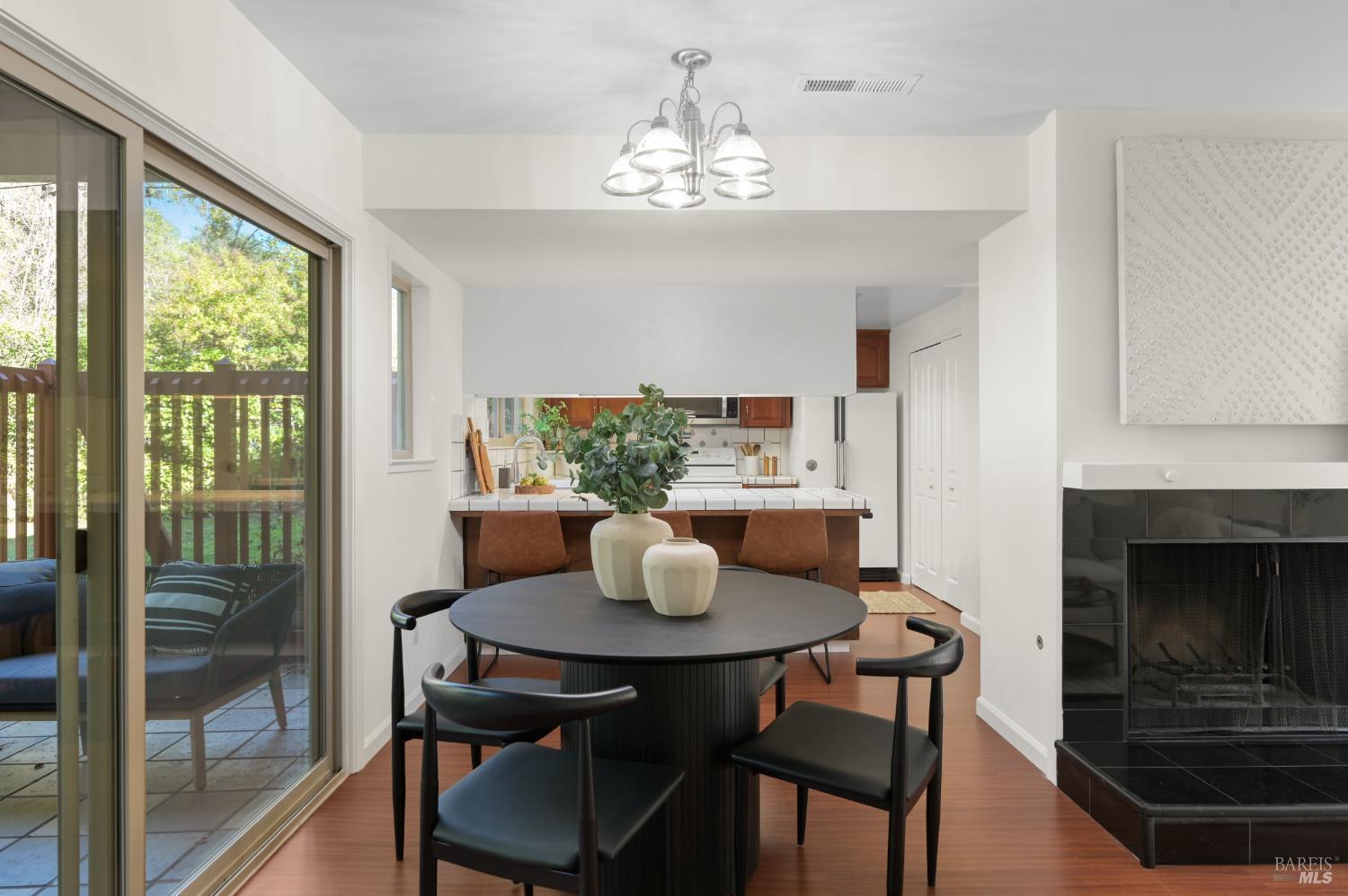 Detail Gallery Image 6 of 34 For 55 Salvatore Dr, Novato,  CA 94949 - 3 Beds | 2/1 Baths