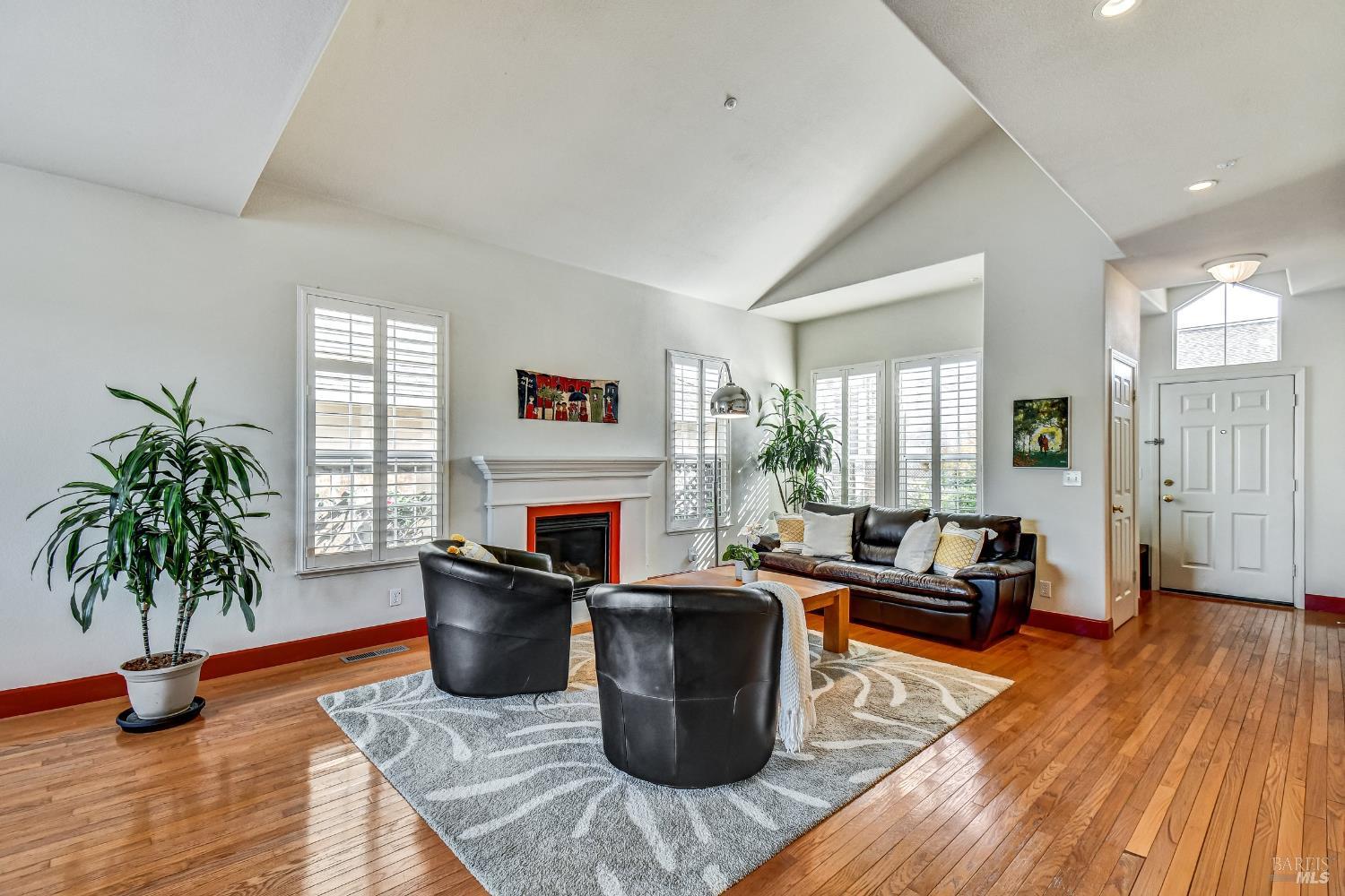 Detail Gallery Image 4 of 35 For Address Is Not Disclosed, San Rafael,  CA 94901 - 3 Beds | 2/1 Baths