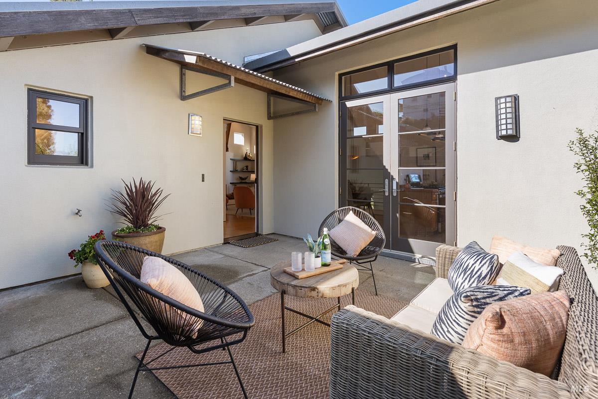 Detail Gallery Image 7 of 56 For 41 Vine Ave, Point Richmond,  CA 94801 - 2 Beds | 2/1 Baths