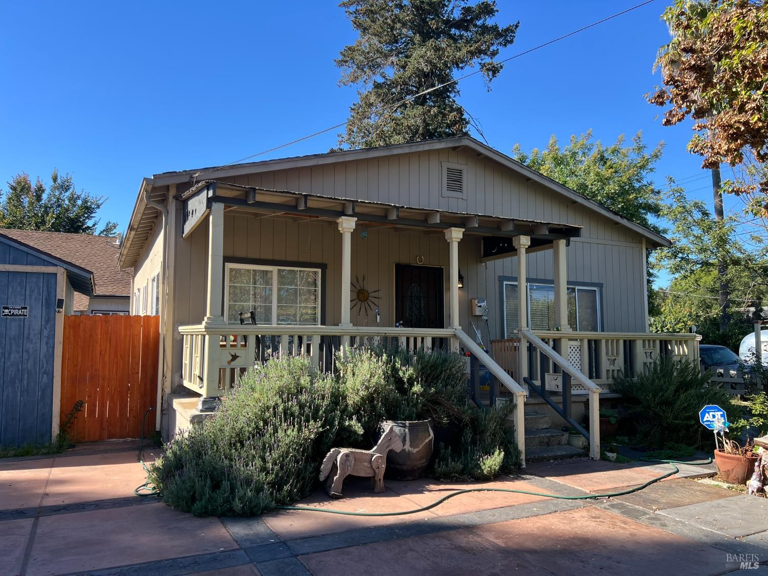 Detail Gallery Image 3 of 22 For 2057 Brown St, Napa,  CA 94559 - 2 Beds | 1 Baths