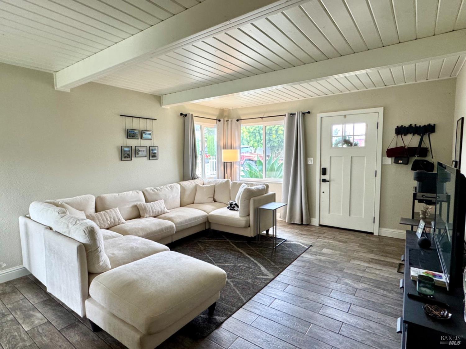 Detail Gallery Image 5 of 12 For 469 La Jolla St, Vallejo,  CA 94591 - 3 Beds | 1 Baths