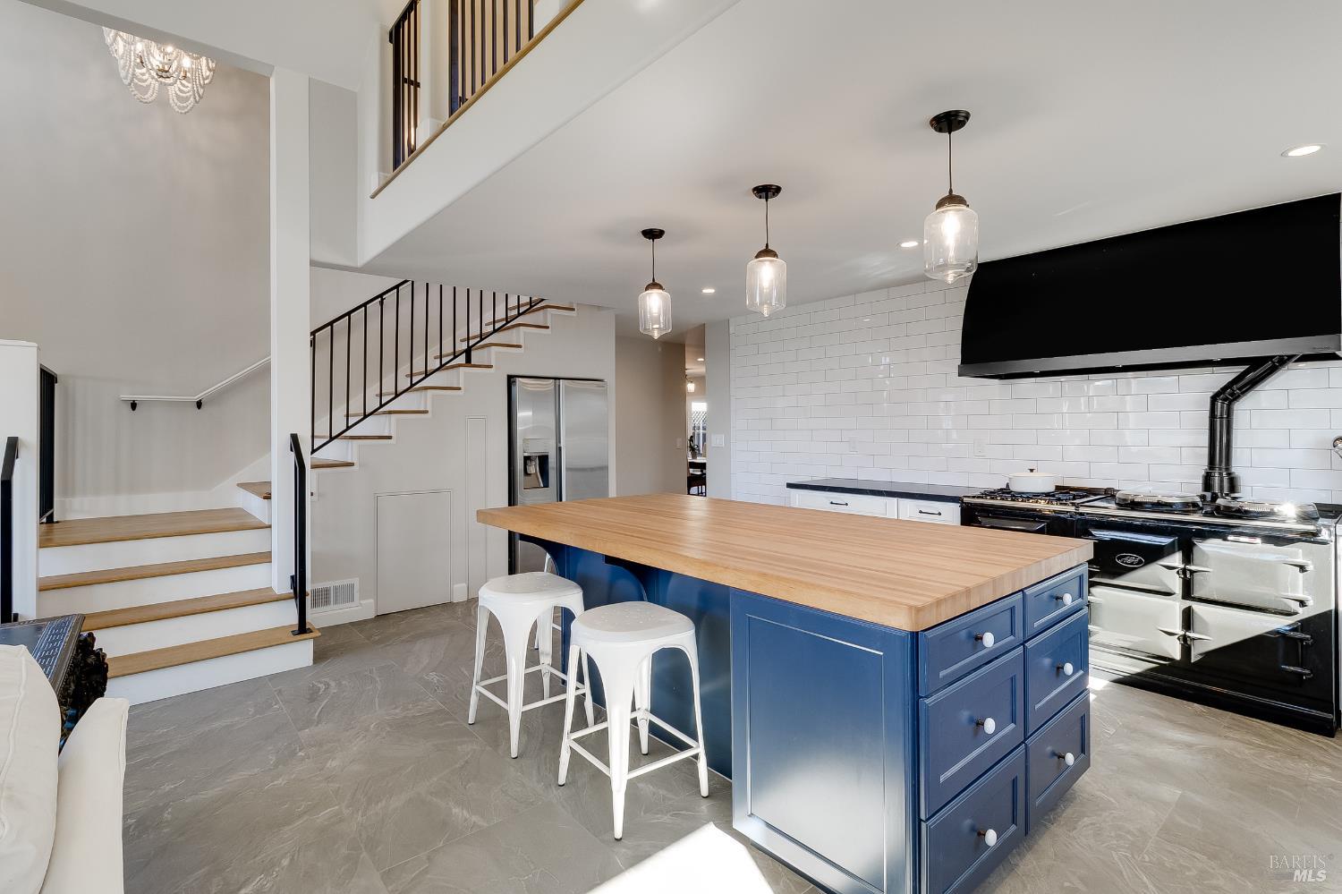 Detail Gallery Image 11 of 53 For 1185 W K St, Benicia,  CA 94510 - 4 Beds | 4 Baths