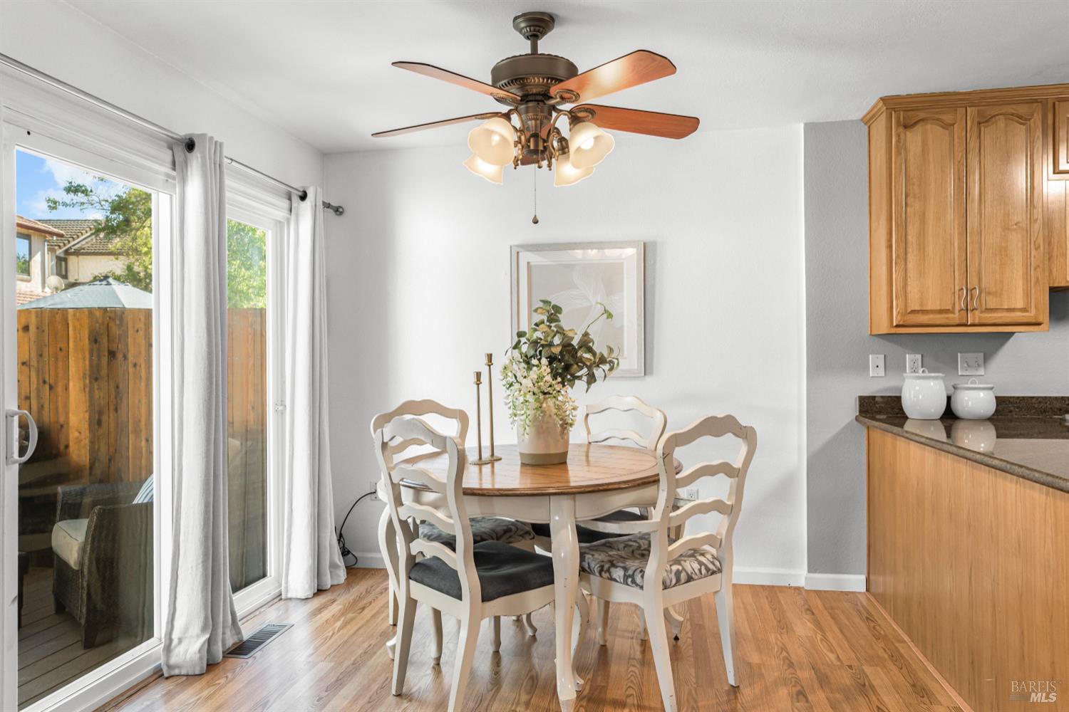 Detail Gallery Image 15 of 32 For 114 Francis Cir, Rohnert Park,  CA 94928 - 3 Beds | 2/1 Baths