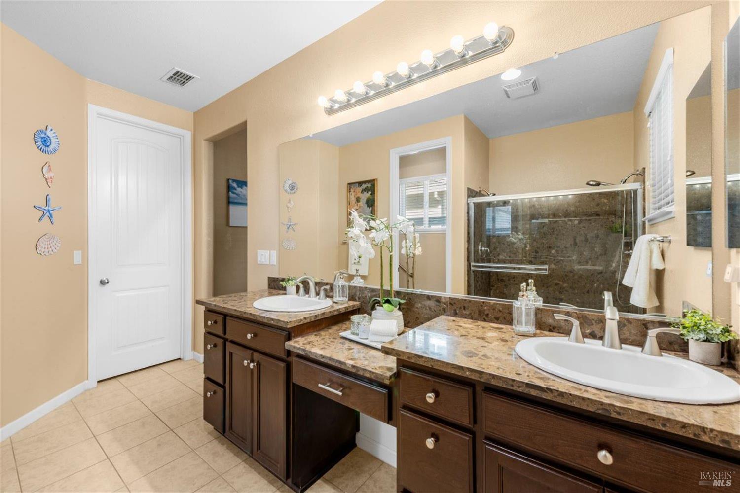 Detail Gallery Image 31 of 72 For 829 Embassy Cir, Vacaville,  CA 95688 - 3 Beds | 2 Baths