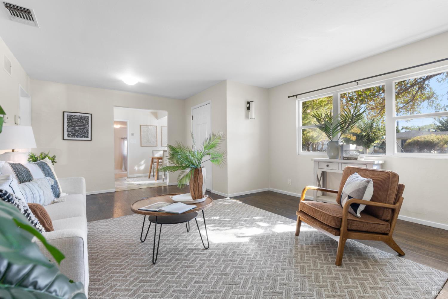 Detail Gallery Image 4 of 29 For 1412 Hawaii St, Fairfield,  CA 94533 - 3 Beds | 2 Baths