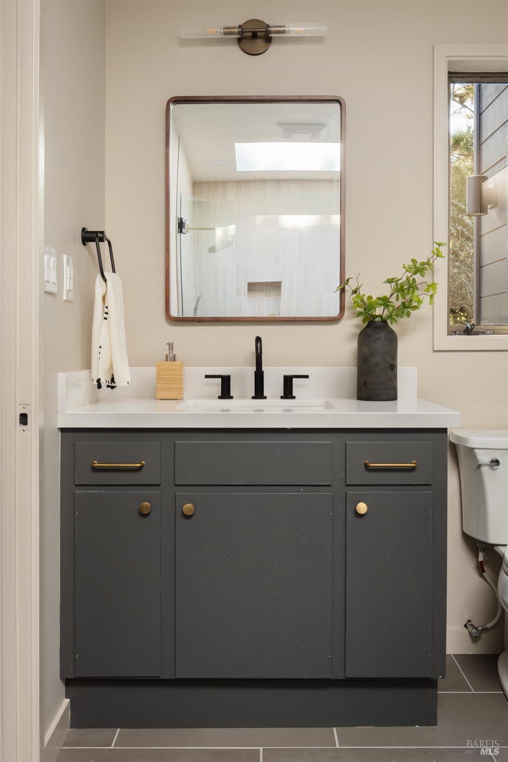 Detail Gallery Image 23 of 60 For 20 Palm Way, Mill Valley,  CA 94941 - 4 Beds | 3 Baths