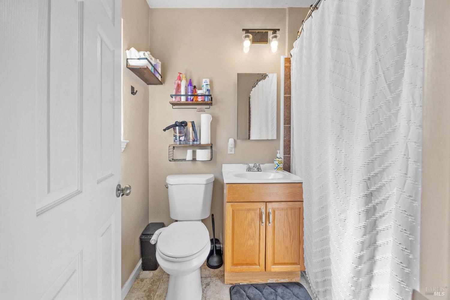 Detail Gallery Image 10 of 26 For 532 Almond Dr, Vallejo,  CA 94589 - 5 Beds | 3 Baths