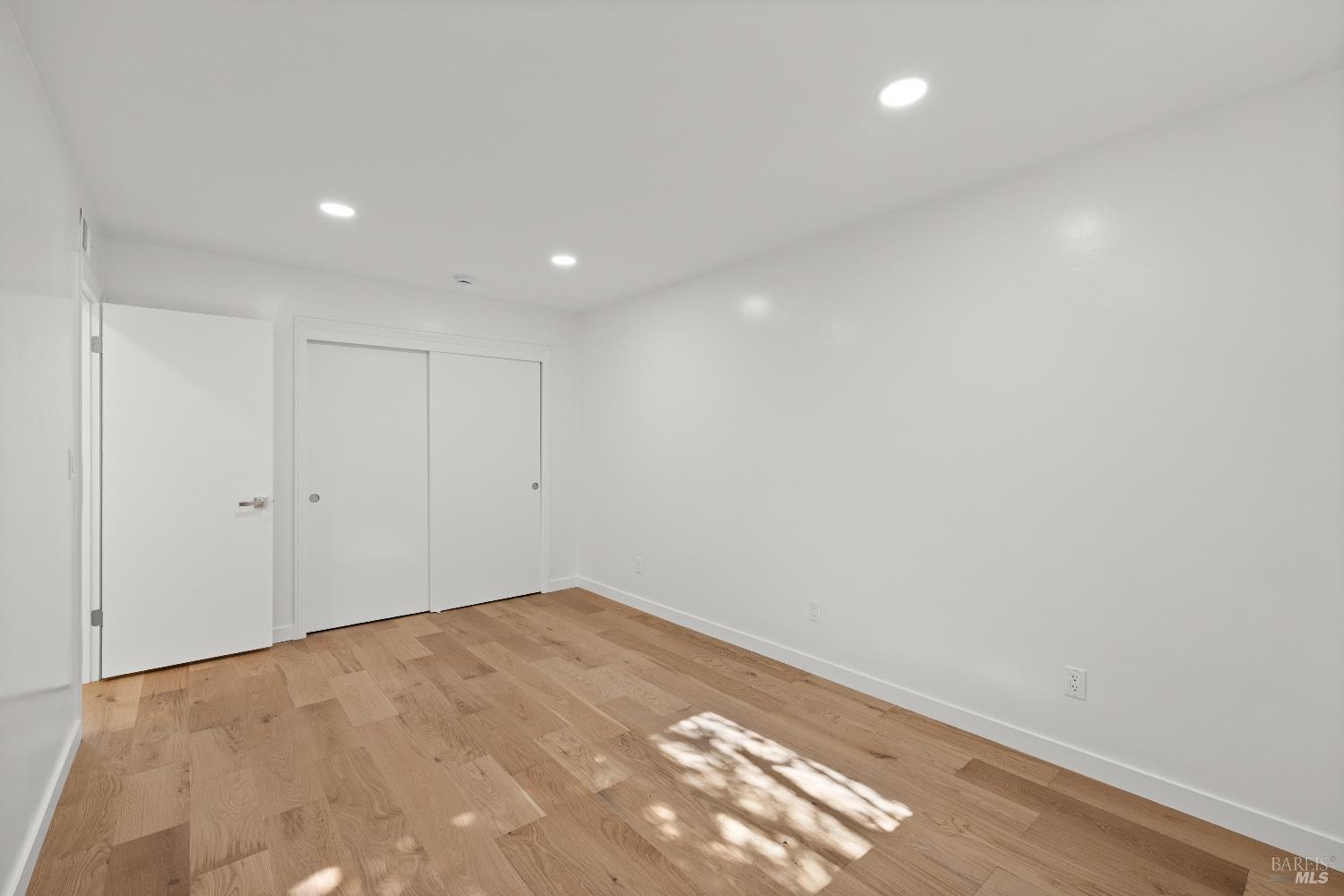 Detail Gallery Image 19 of 52 For 40 Leafwood Cir, San Rafael,  CA 94901 - 4 Beds | 5 Baths