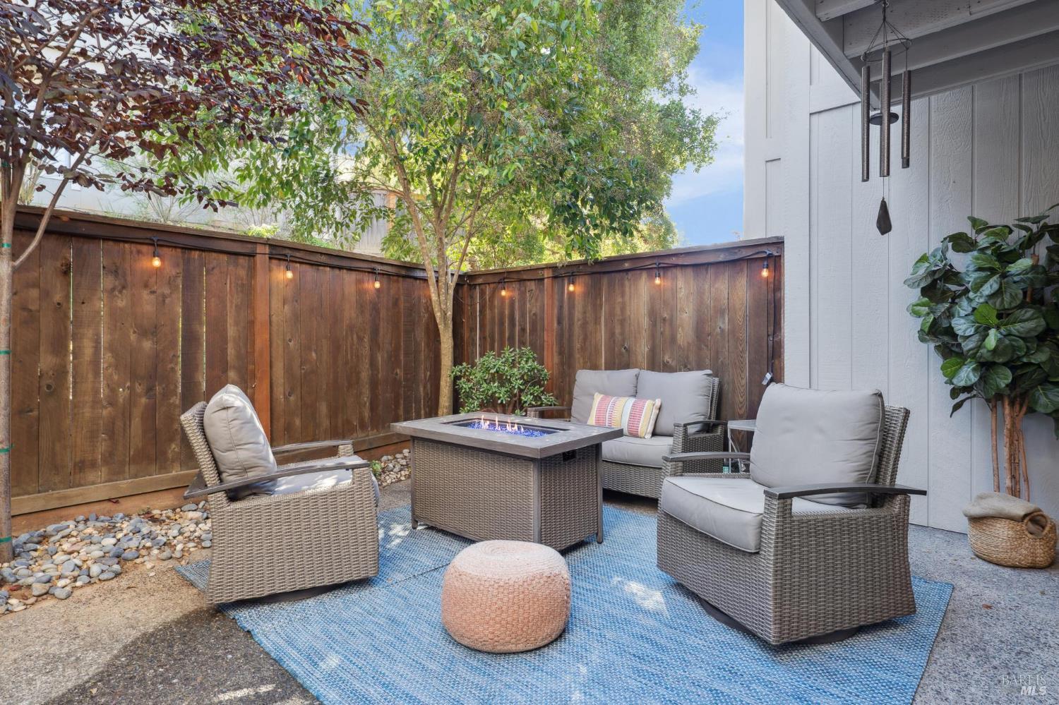 Detail Gallery Image 36 of 41 For 20 Woodoaks Dr, San Rafael,  CA 94903 - 3 Beds | 2/1 Baths