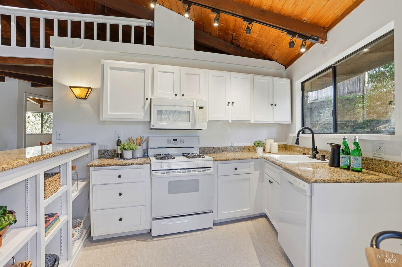 Detail Gallery Image 6 of 33 For 50 Oak Ave, Novato,  CA 94945 - 3 Beds | 2 Baths