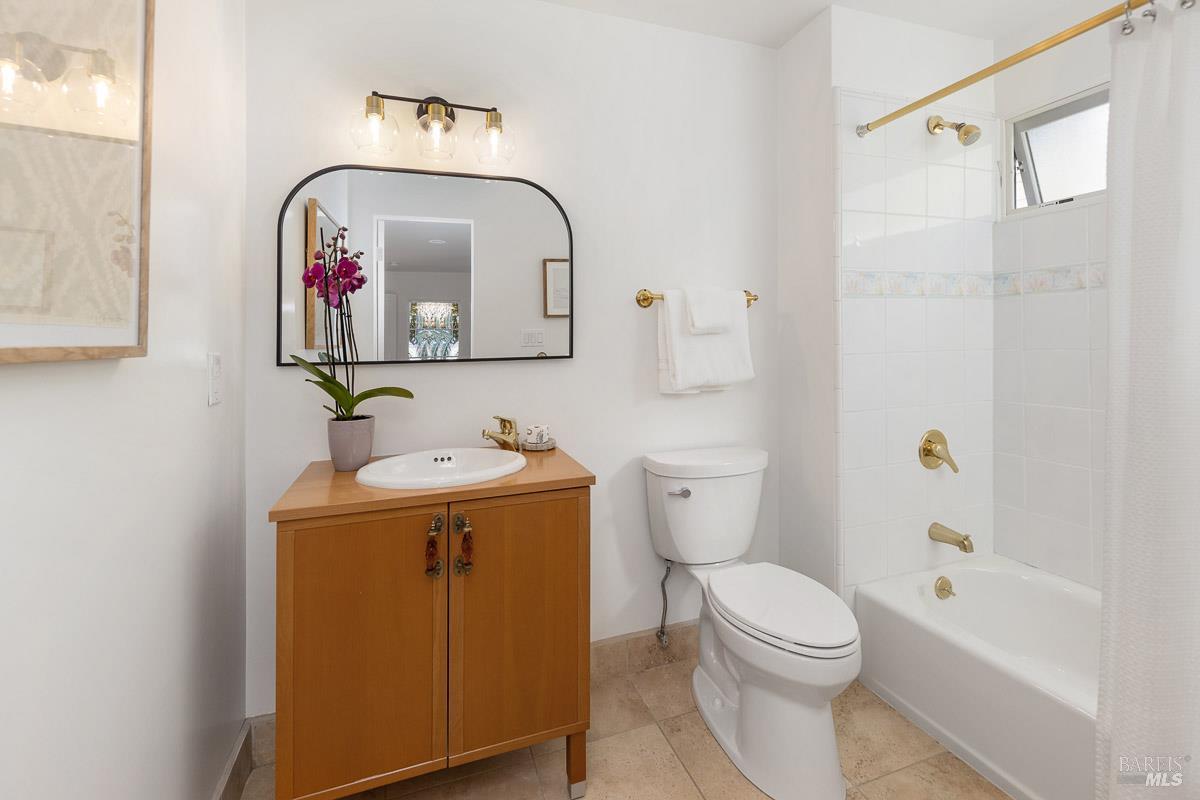 Detail Gallery Image 47 of 56 For 41 Vine Ave, Point Richmond,  CA 94801 - 2 Beds | 2/1 Baths