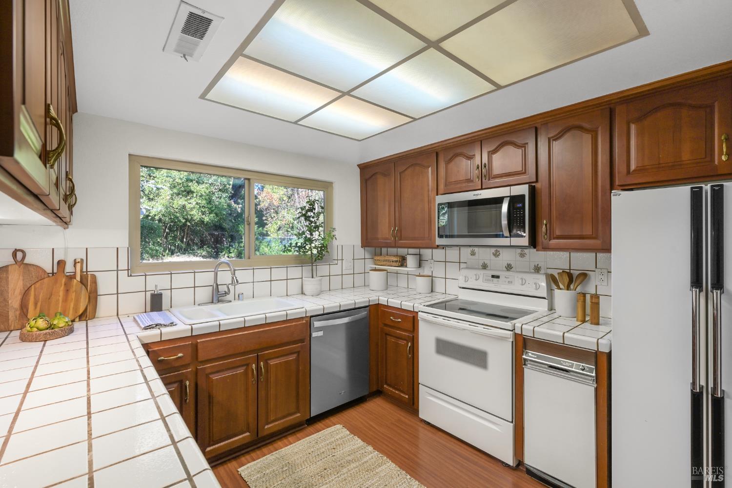 Detail Gallery Image 7 of 34 For 55 Salvatore Dr, Novato,  CA 94949 - 3 Beds | 2/1 Baths