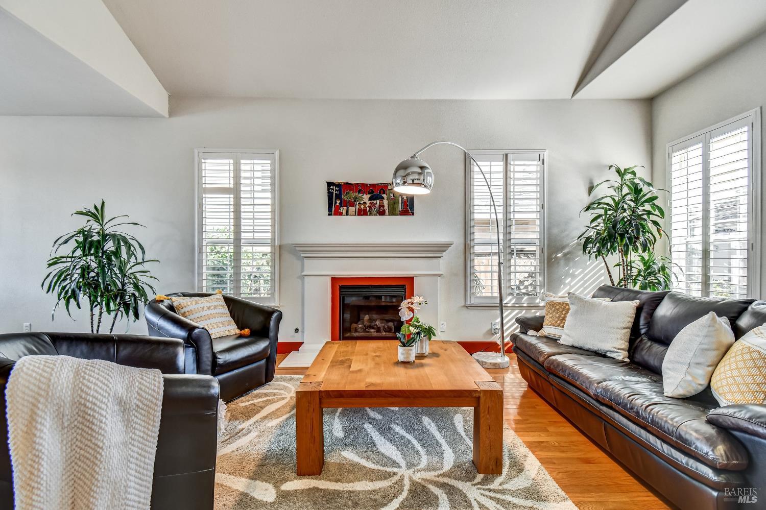 Detail Gallery Image 5 of 35 For Address Is Not Disclosed, San Rafael,  CA 94901 - 3 Beds | 2/1 Baths