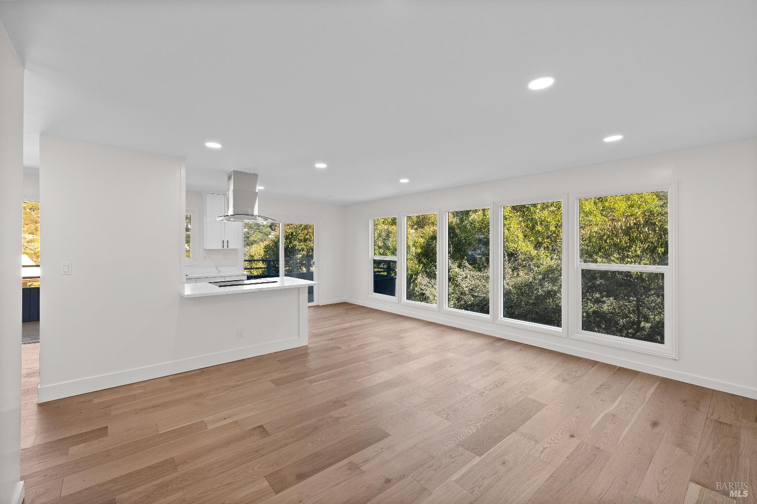 Detail Gallery Image 29 of 52 For 40 Leafwood Cir, San Rafael,  CA 94901 - 4 Beds | 5 Baths