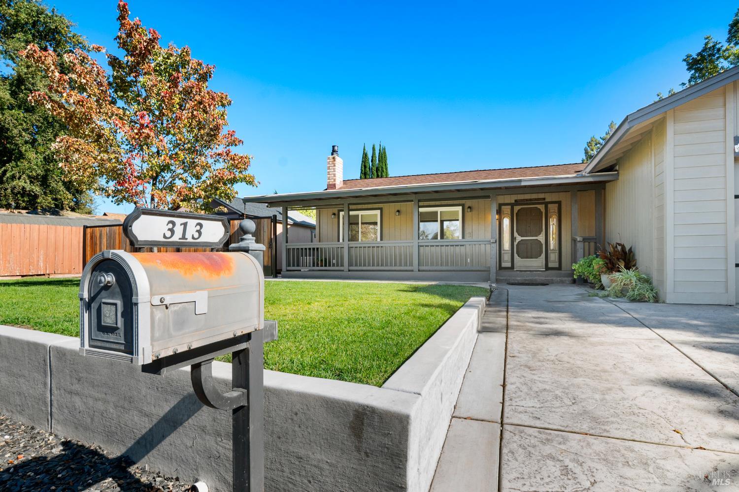 Detail Gallery Image 4 of 52 For 313 Timber Dr, Vacaville,  CA 95688 - 3 Beds | 2 Baths