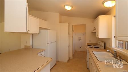 Detail Gallery Image 8 of 21 For 3797 Robinson Ave, Clearlake,  CA 95422 - 3 Beds | 2 Baths