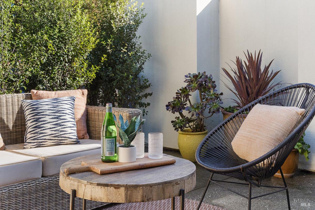 Detail Gallery Image 9 of 56 For 41 Vine Ave, Point Richmond,  CA 94801 - 2 Beds | 2/1 Baths