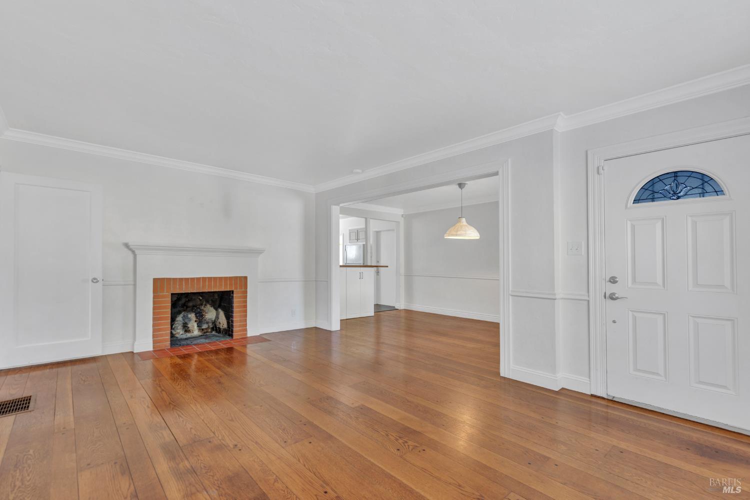 Detail Gallery Image 3 of 28 For 187 Fleming Ave, Vallejo,  CA 94590 - 4 Beds | 2/1 Baths