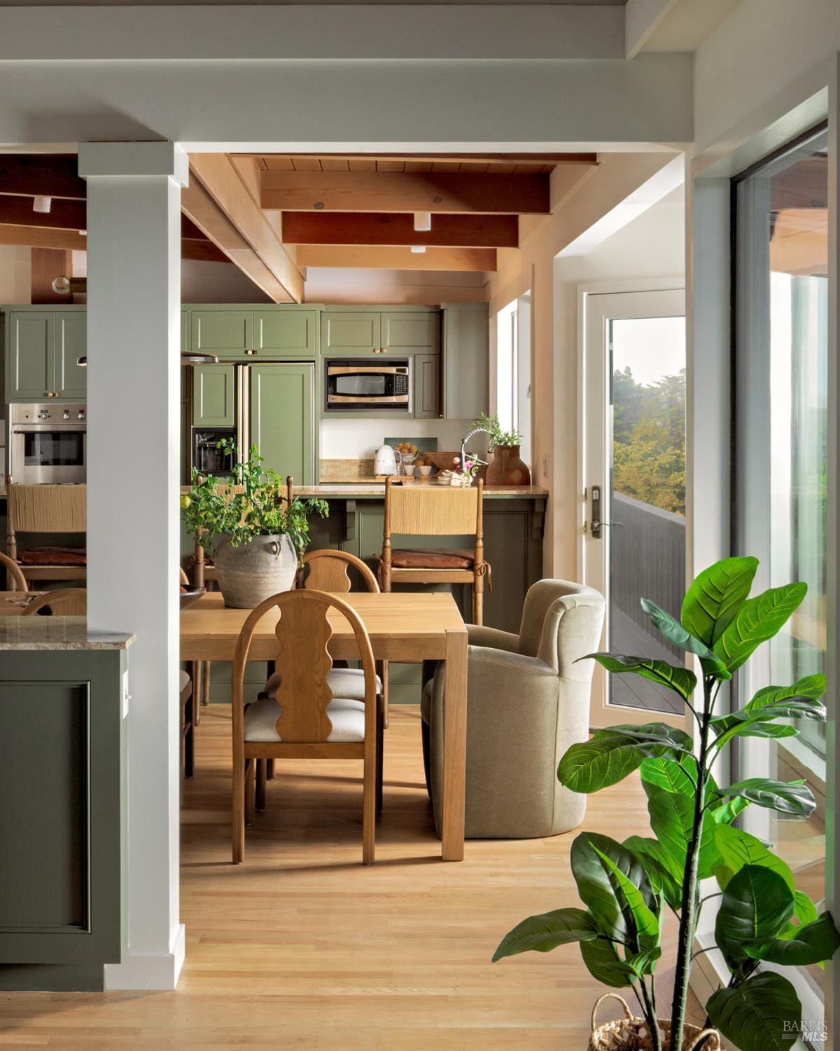 Detail Gallery Image 8 of 60 For 20 Palm Way, Mill Valley,  CA 94941 - 4 Beds | 3 Baths