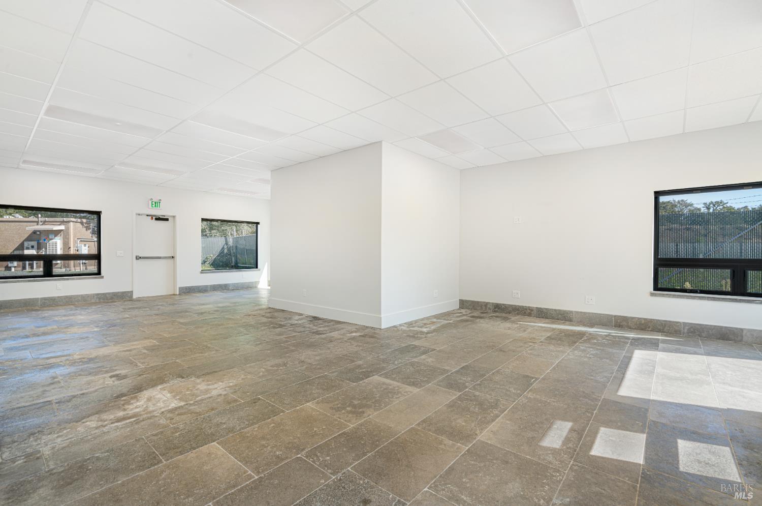 Detail Gallery Image 14 of 69 For 10342 Old Redwood Hwy, Windsor,  CA 95492 - – Beds | – Baths