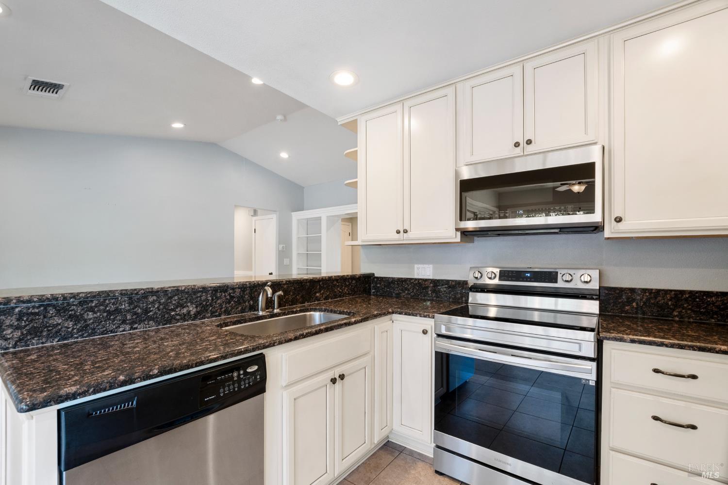 Detail Gallery Image 21 of 52 For 313 Timber Dr, Vacaville,  CA 95688 - 3 Beds | 2 Baths