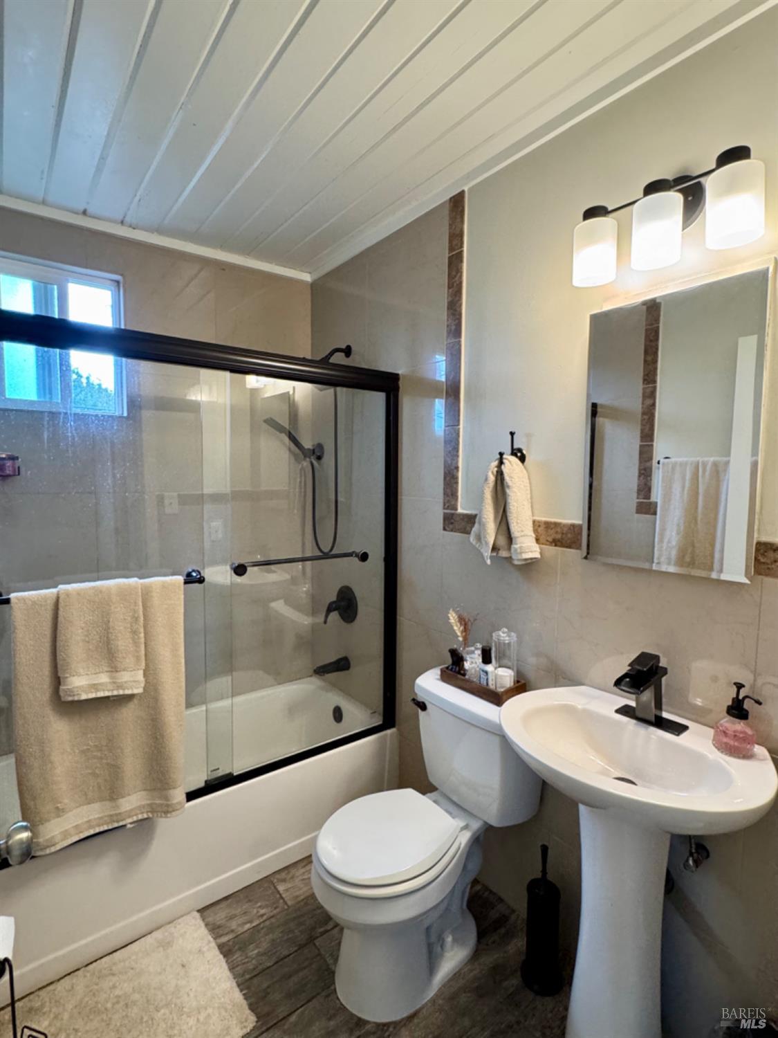 Detail Gallery Image 7 of 12 For 469 La Jolla St, Vallejo,  CA 94591 - 3 Beds | 1 Baths