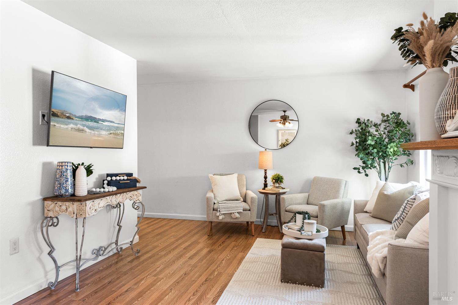 Detail Gallery Image 11 of 32 For 114 Francis Cir, Rohnert Park,  CA 94928 - 3 Beds | 2/1 Baths