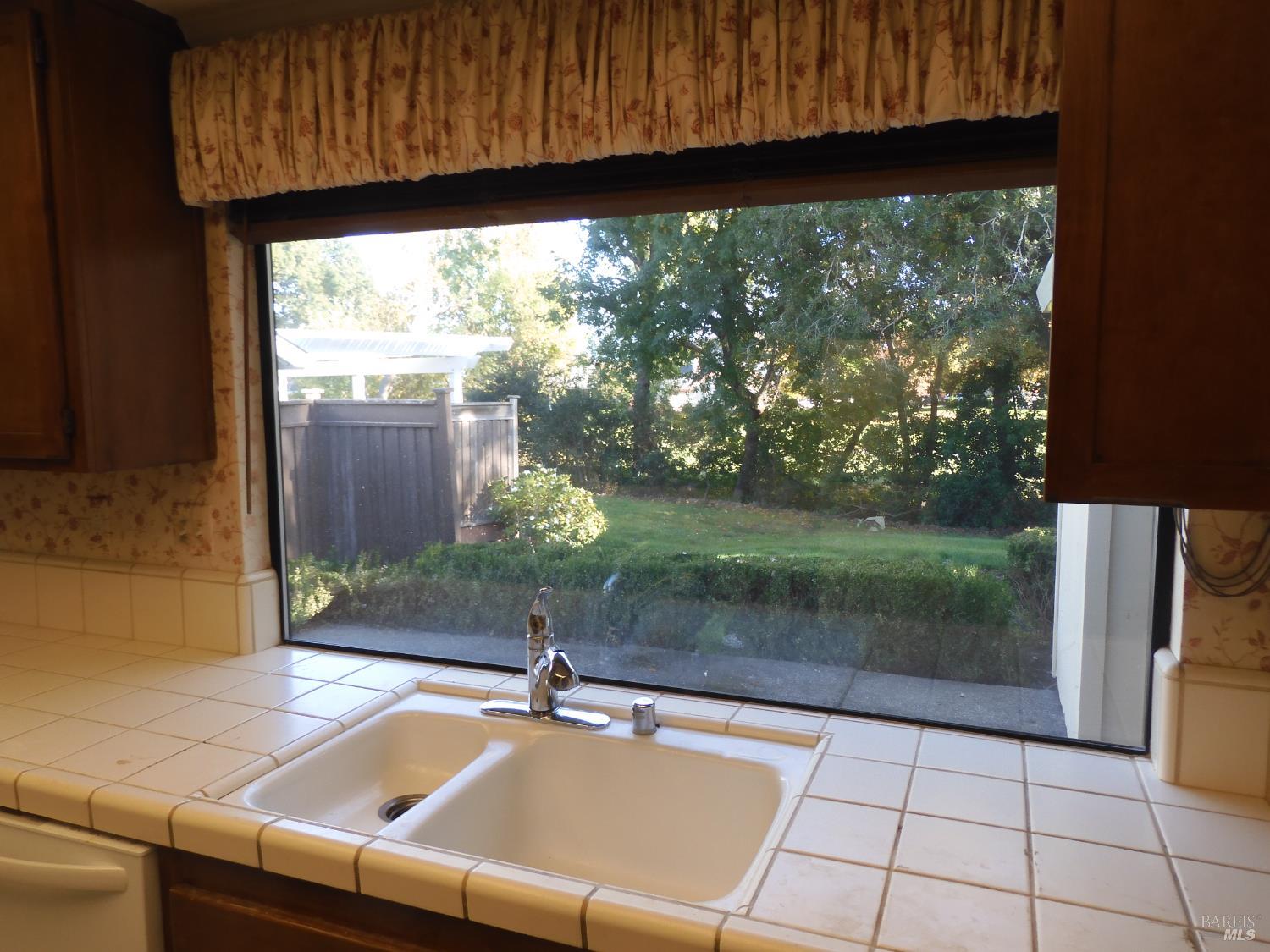 Detail Gallery Image 10 of 36 For 356 Singing Brook Cir, Santa Rosa,  CA 95409 - 2 Beds | 2 Baths