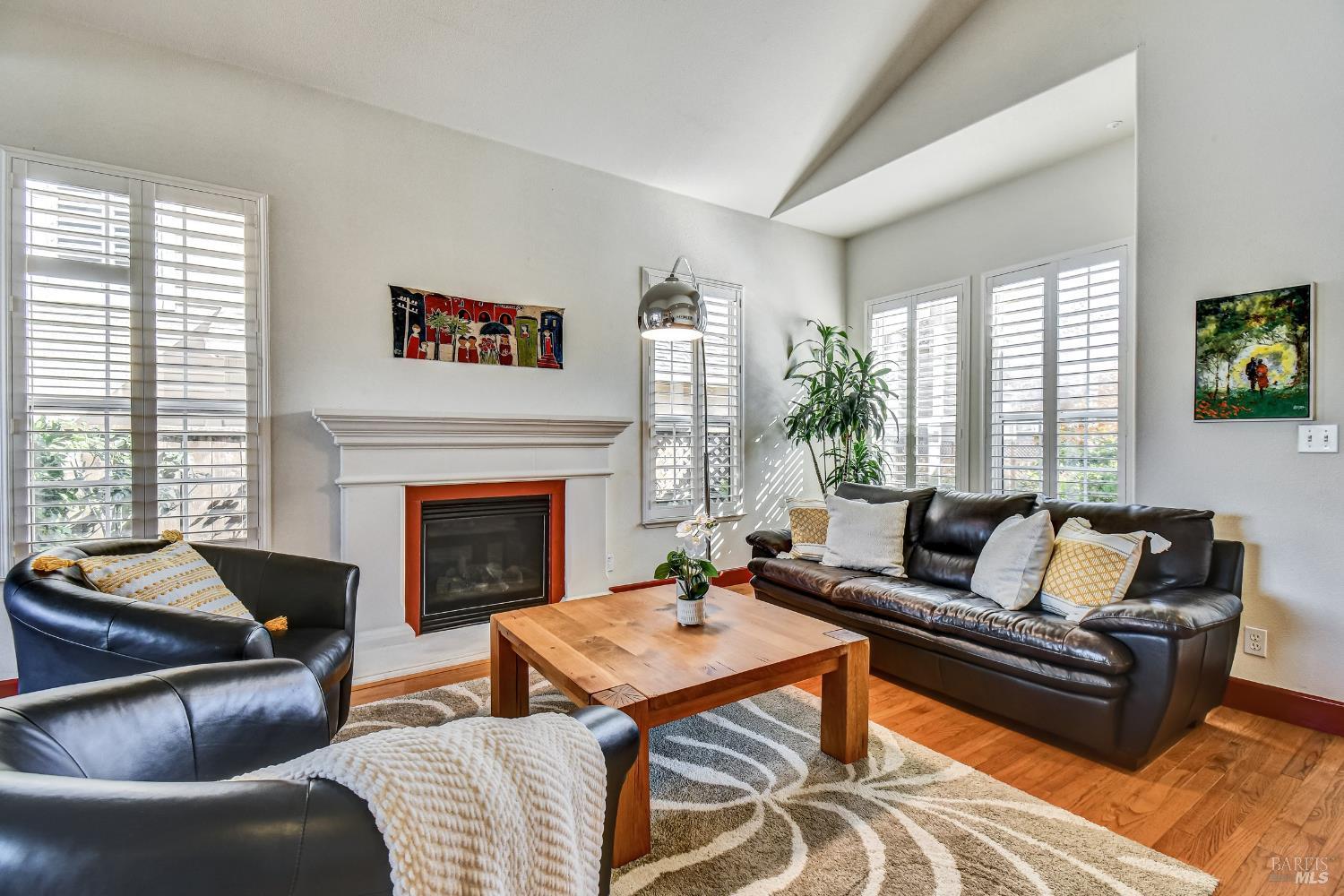 Detail Gallery Image 3 of 35 For Address Is Not Disclosed, San Rafael,  CA 94901 - 3 Beds | 2/1 Baths