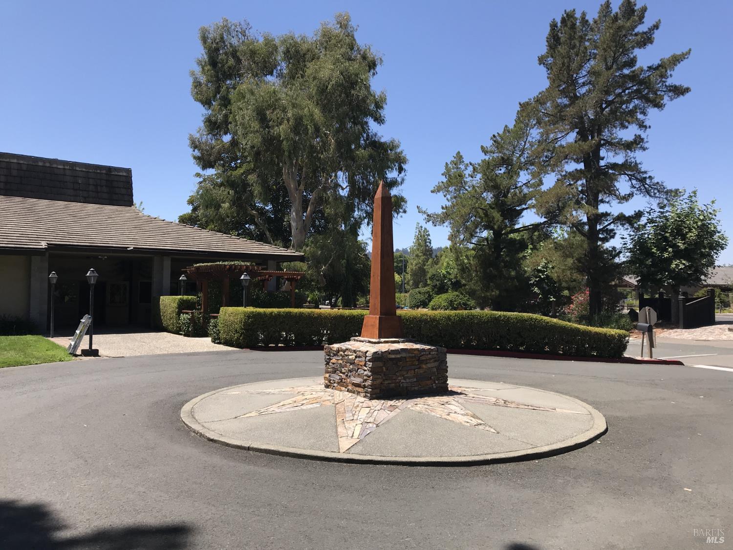 Detail Gallery Image 35 of 36 For 28 Springhill Ct, Santa Rosa,  CA 95409 - 3 Beds | 2 Baths