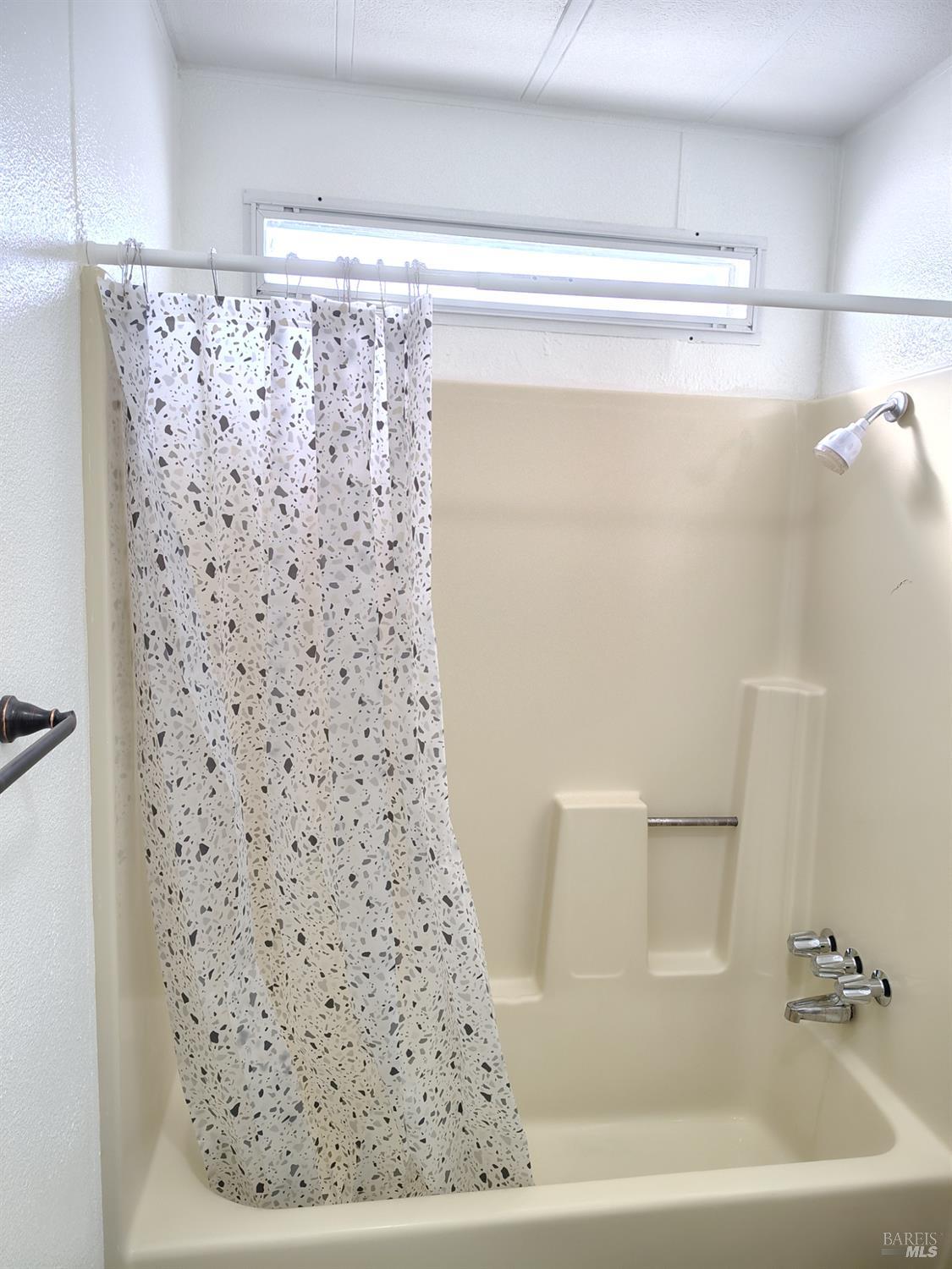 Detail Gallery Image 13 of 27 For 15970 Davis Ave, Clearlake,  CA 95422 - 3 Beds | 2 Baths