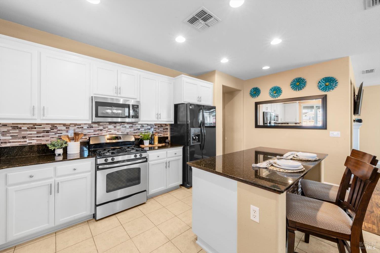 Detail Gallery Image 25 of 72 For 829 Embassy Cir, Vacaville,  CA 95688 - 3 Beds | 2 Baths