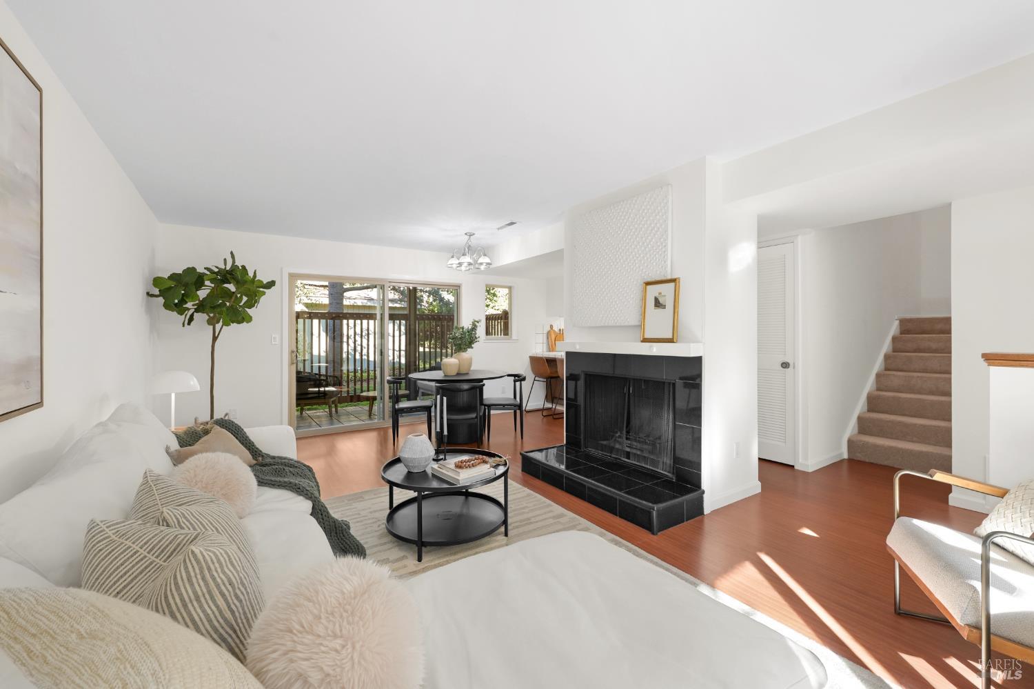 Detail Gallery Image 4 of 34 For 55 Salvatore Dr, Novato,  CA 94949 - 3 Beds | 2/1 Baths