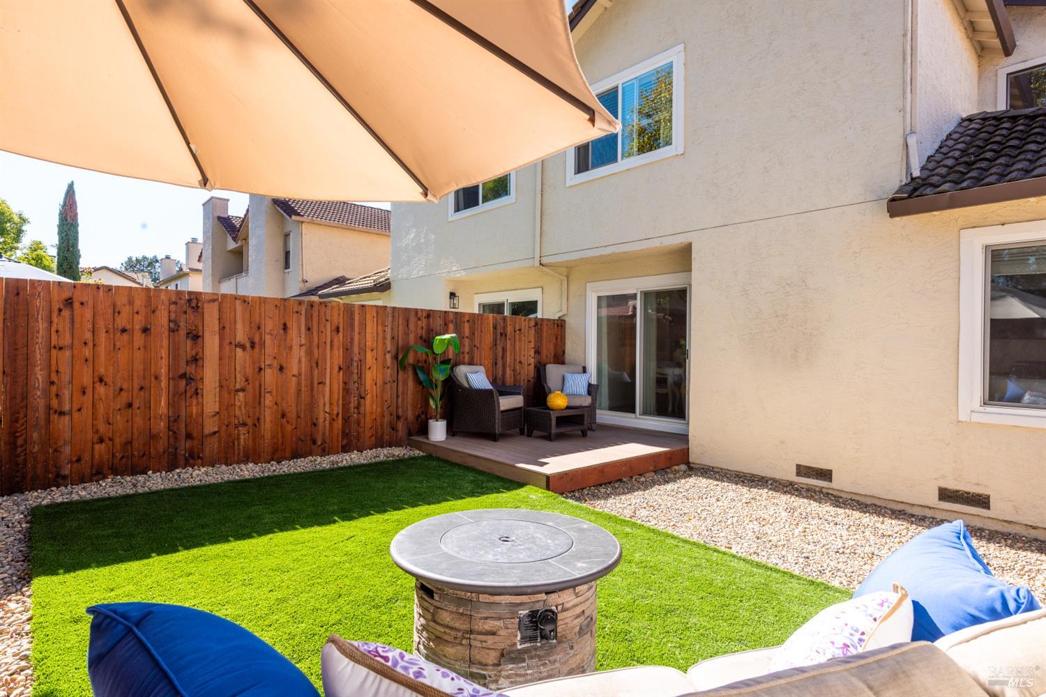 Detail Gallery Image 31 of 32 For 114 Francis Cir, Rohnert Park,  CA 94928 - 3 Beds | 2/1 Baths