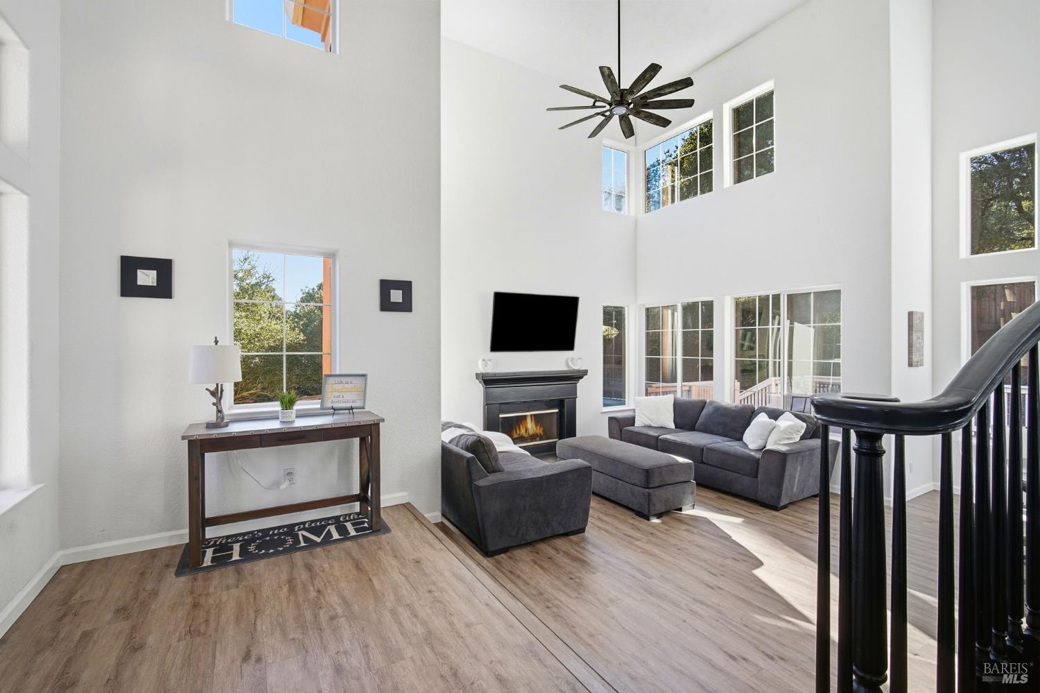 Detail Gallery Image 15 of 72 For 116 Yulupa Cir, Santa Rosa,  CA 95405 - 4 Beds | 3/1 Baths